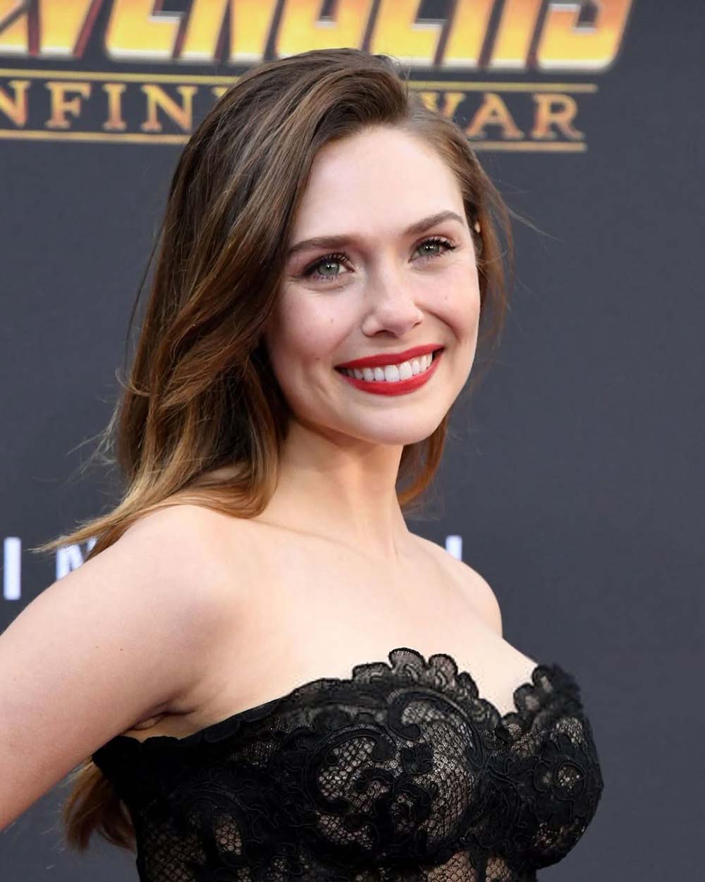 горячее фото Elizabeth Olsen в платье
